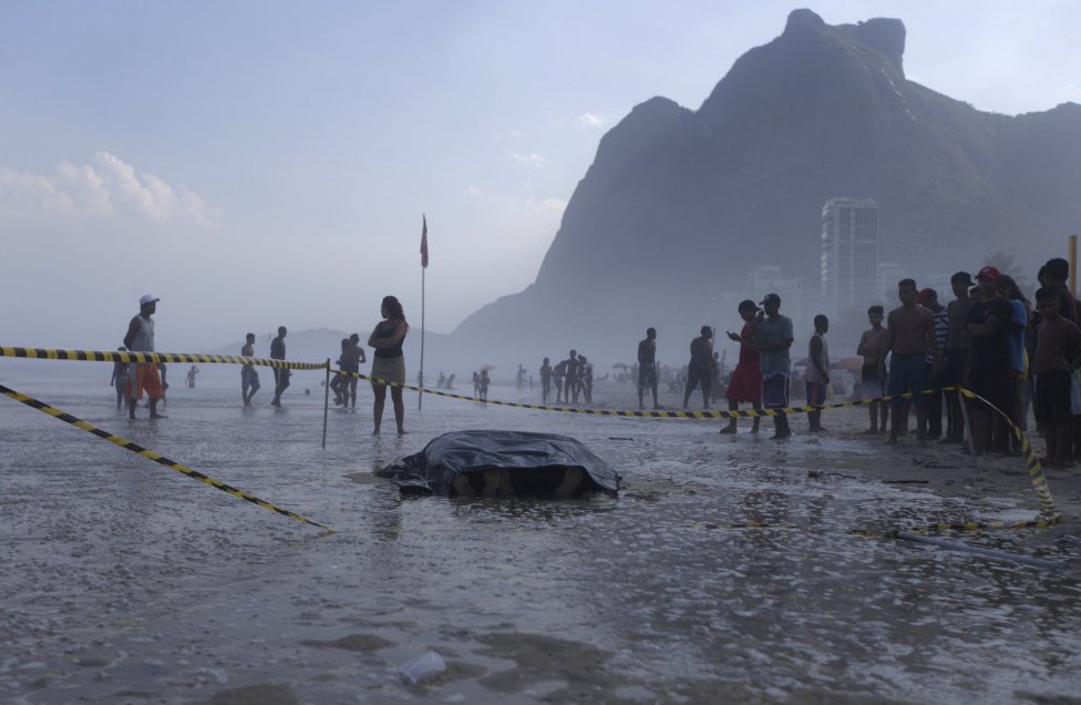 Las impactantes imágenes del derrumbe en el carril bici de Río